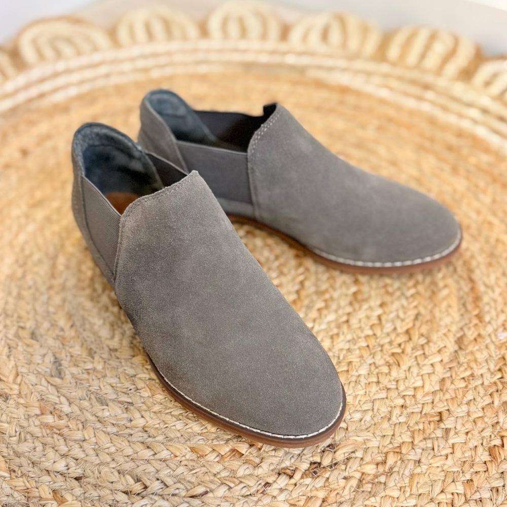 Bjorndal Women's Gray Suede‎ Flats EUC